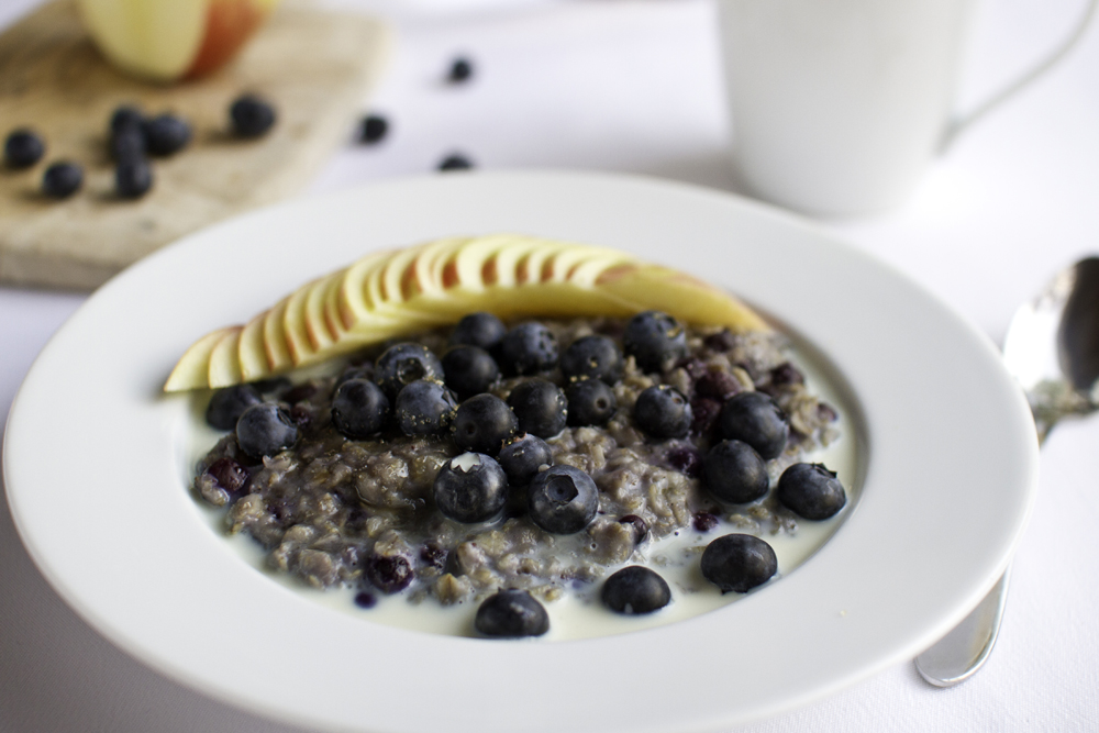 Blue Oatmeal for a Bright Day